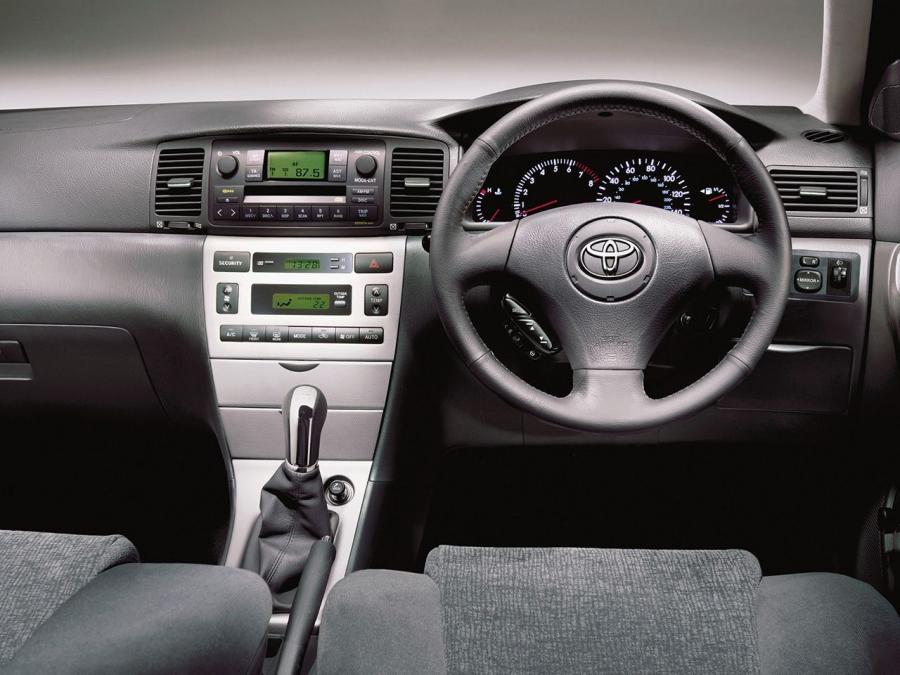  Toyota Corolla Sedan 2001 года  (UK) (фото 3 из 5)